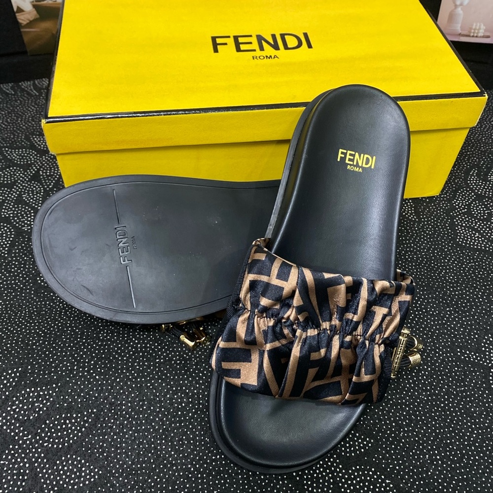Fendi Women's Brown Sandals - Picture 5 of 5
